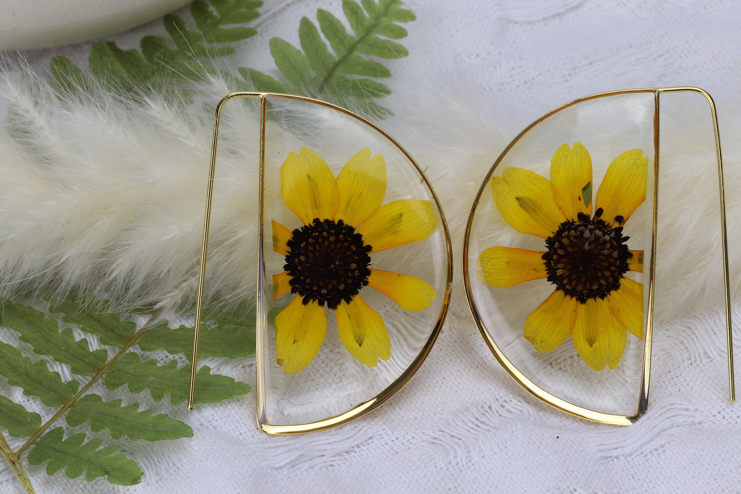 Large Black Eyed Susan Gold Plated half-moon / D-shaped threaders