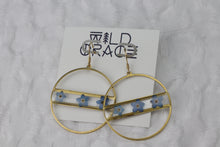 Load image into Gallery viewer, Forget Me Not Flowers Brass Circle Dangle Earrings
